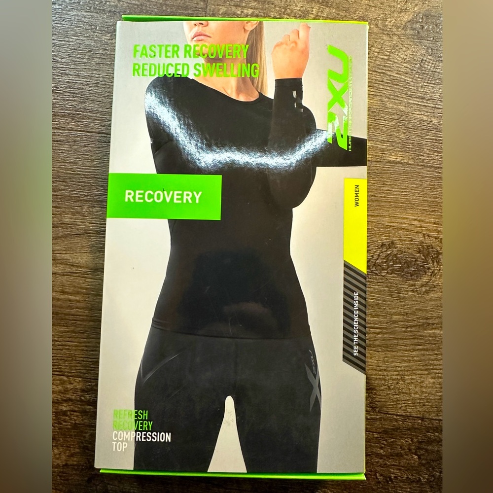 2XU
REFRESH RECOVERY LONG
SLEEVE COMPRESSION
TOP - WOMEN'S